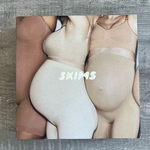 • SKIMS MATERNITY SHORTS •
